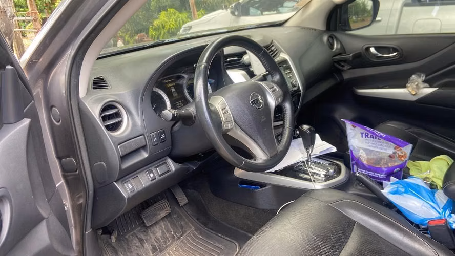 Vendo Nissan np 300 LE - Imagen 2