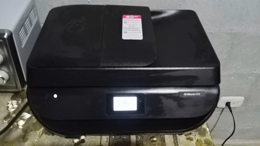 Impresora  hp Office jet 5255 semi nueva con wifi