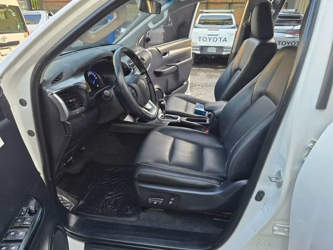 VENDO LINDA TOYOTA HILUX REVO SRV 2.8 FULL AÑO 2018