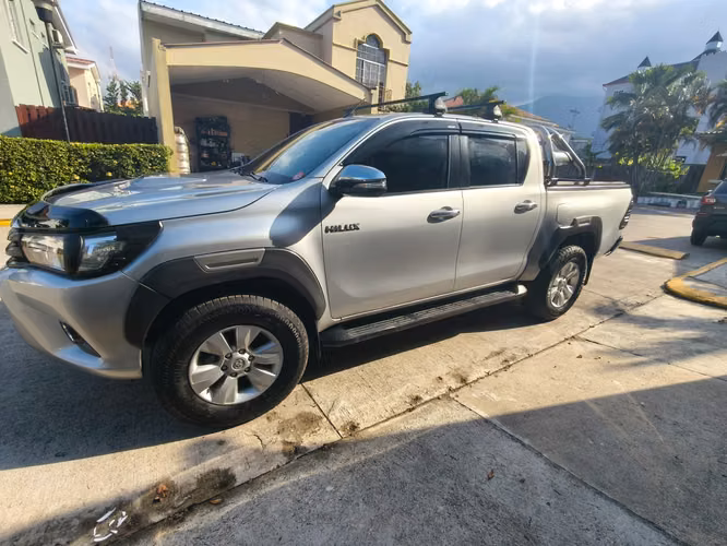VENTA DE VEHICULO TOYOTA HILUZ 2019. AUTOMATICO