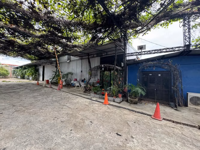 Venta de Bodega sobre la pista principal contiguo a MITRAB
