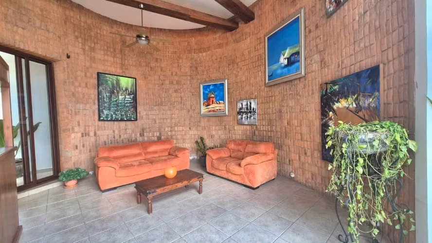 Venta de Amplia Propiedad en Villa Fontana Sur,  Managua  - Imagen 2