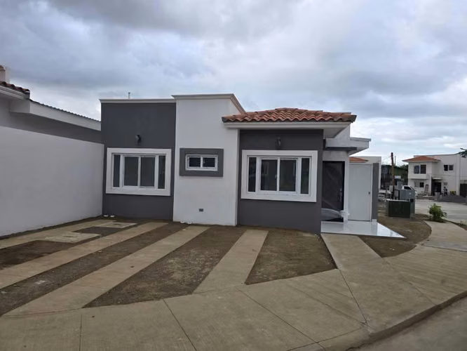 Casa nueva a estrenar en renta - Condominio Senderos de Las Colinas