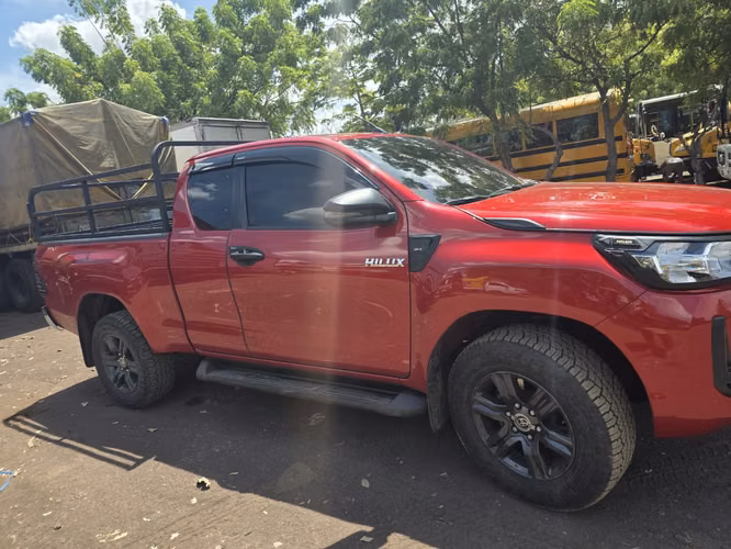 Toyota Hilux extra cab , año 2023 .. precio $35 mil - Imagen 3