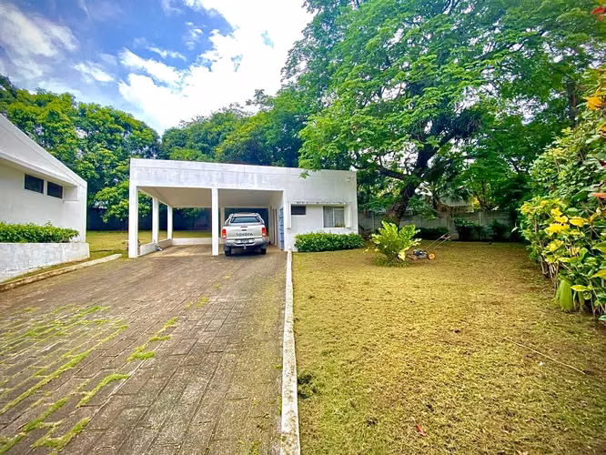Hermosa Casa en Venta en Carretera Sur