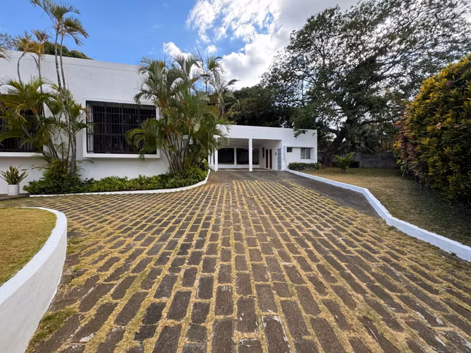 Hermosa Casa en Venta en Carretera Sur