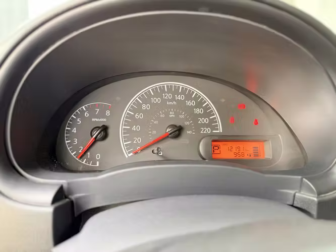 Nissan Versa V-Drive automático semi nuevo