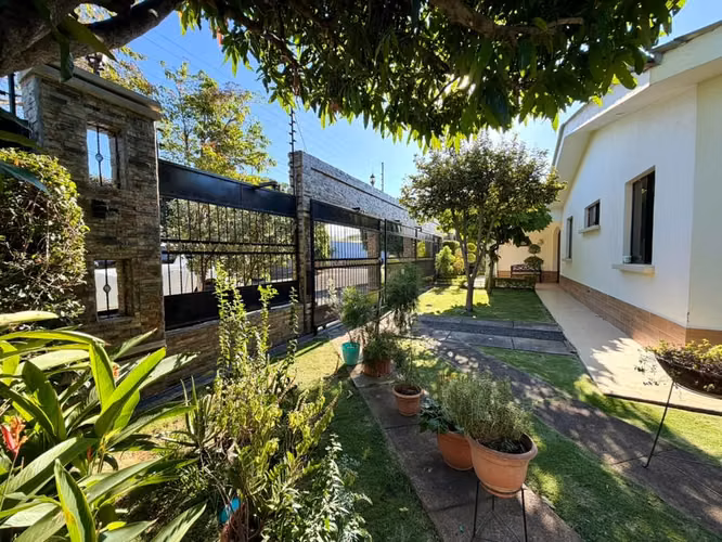 ZC - EN RENTA CASA LOMAS DEL VALLE - Imagen 3