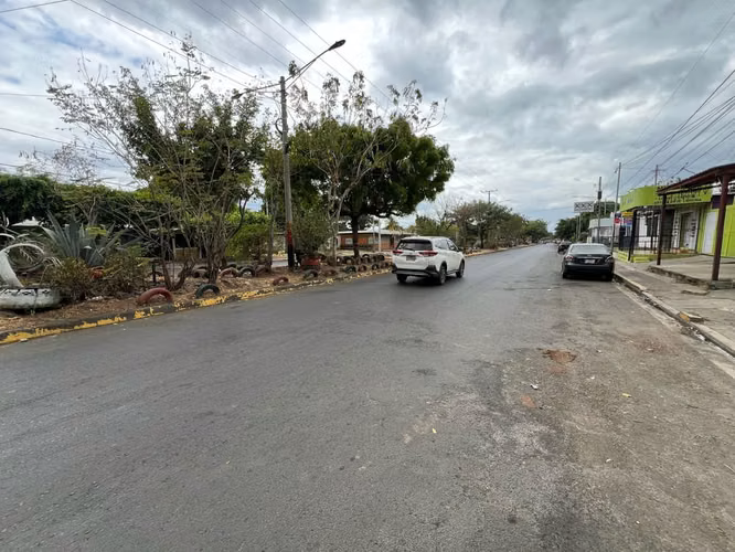 FPX _ * * Commercial property for sale - El Bosque Ivan Montenegro * * $85,000