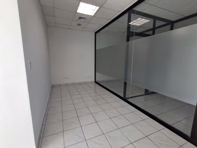 Se Rentan Oficinas de 80m2- 84m2- 117m2- 168m2- 325m2- 716m2.    CV