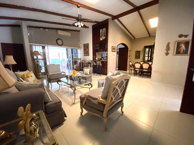 Venta de Casa en Las Colinas