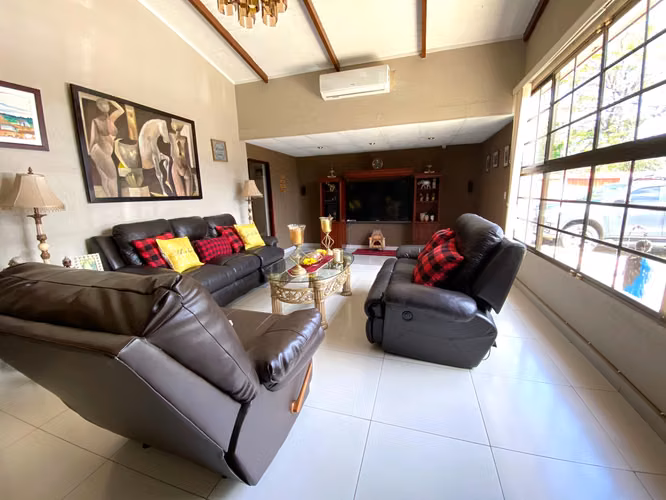 Venta de Casa en Las Colinas