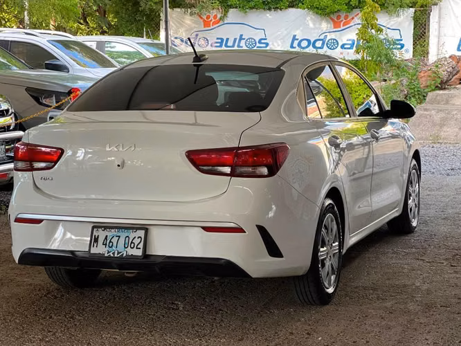 Kia Río año  2022