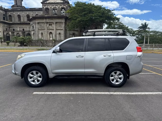 SE VENDE TOYOTA PRADO 2011 - Imagen 2