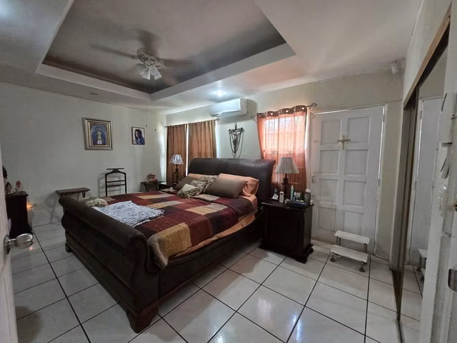 Venta de casa en excelente ubicación en Villa Fontana Norte