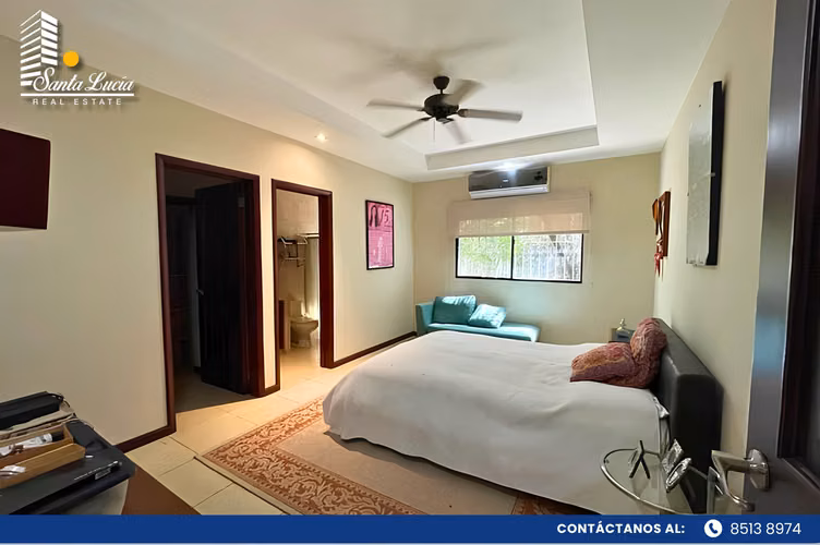 Hermosa Casa en Venta con piscina en Santo Domingo - LL