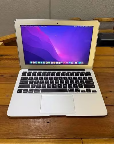 MacBook Air 11" (modelo A) | 256 GB SSD | 4 GB RAM | Intel Core i5 dual core de 1.6 GHz