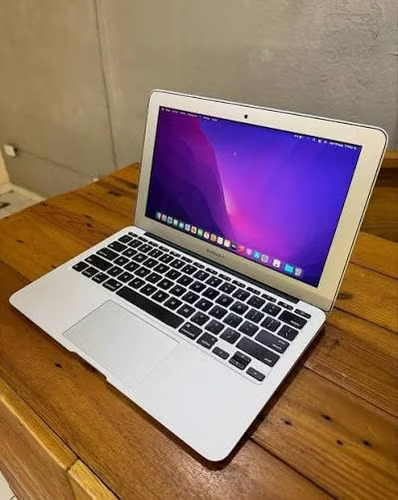 MacBook Air 11" (modelo A) | 256 GB SSD | 4 GB RAM | Intel Core i5 dual core de 1.6 GHz