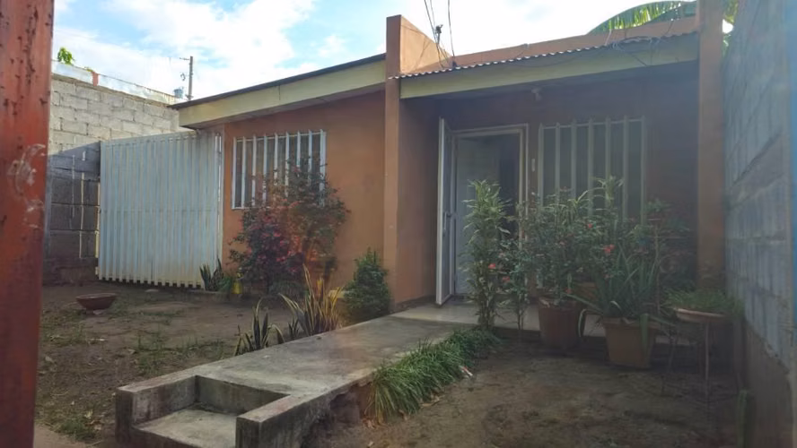 Vendo casa en Residencia Valle Santa  Rosa
