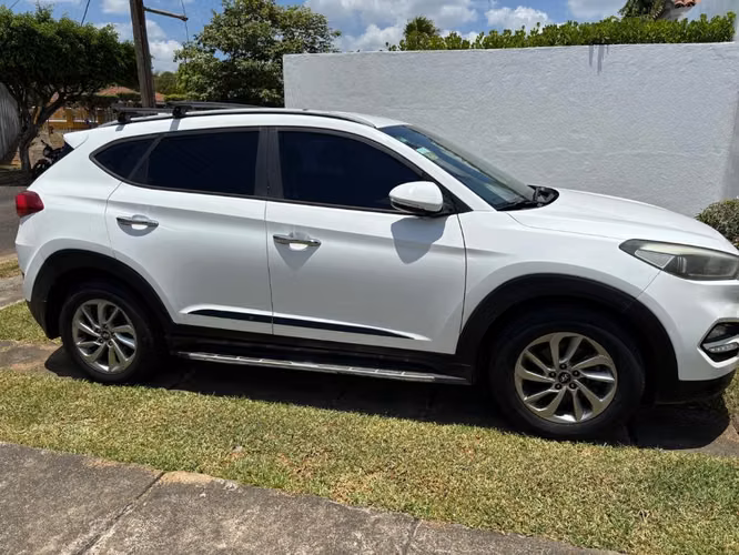 Lindo carro usado Hyundai Tucson deportivo