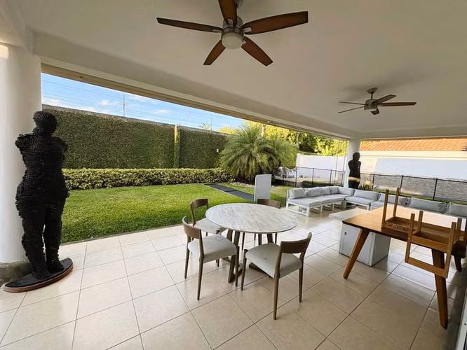 Exclusiva Casa en Venta | Condominio en Las Colinas