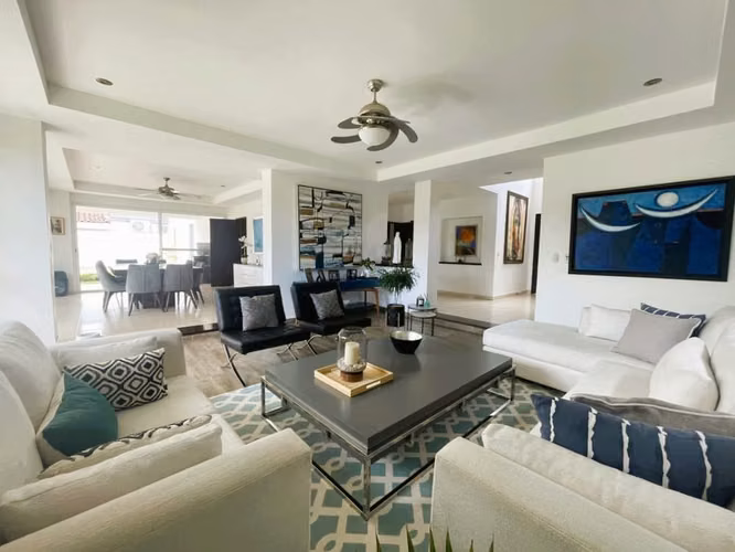 Exclusiva Casa en Venta | Condominio en Las Colinas