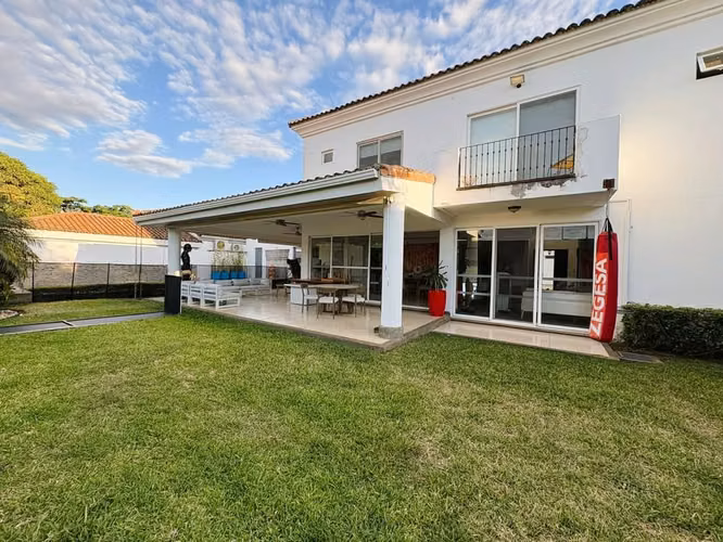 Exclusiva Casa en Venta | Condominio en Las Colinas