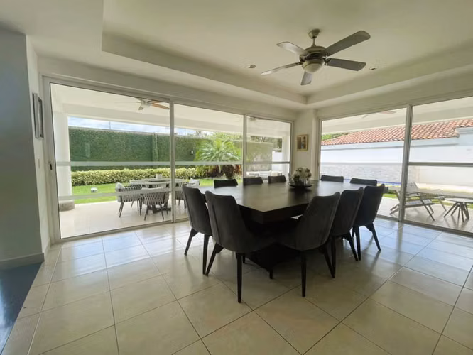 Exclusiva Casa en Venta | Condominio en Las Colinas