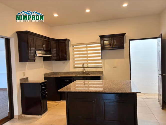 Se vende casa en Zona Residencial con  doble terreno en Veracruz