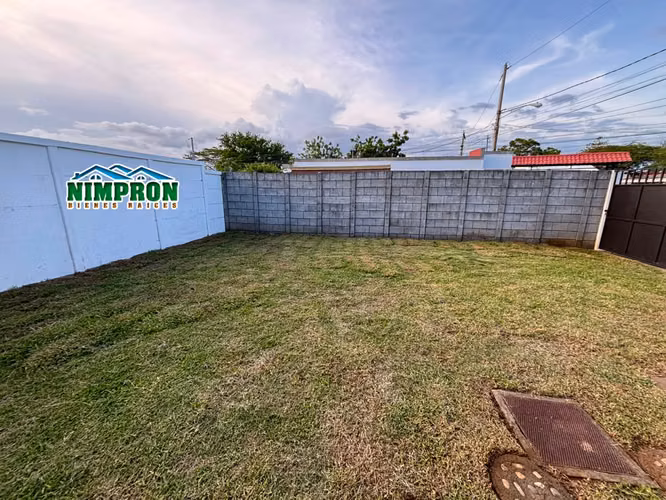 Se vende casa en Zona Residencial con  doble terreno en Veracruz