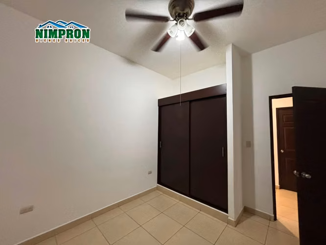 Se vende casa en Zona Residencial con  doble terreno en Veracruz