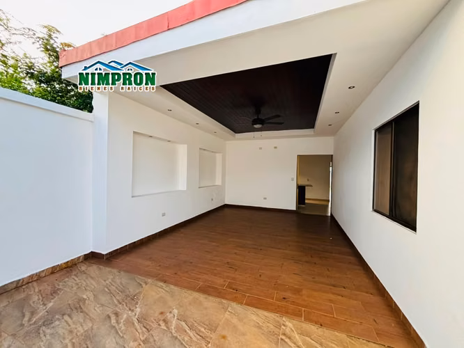 Se vende casa en Zona Residencial con  doble terreno en Veracruz
