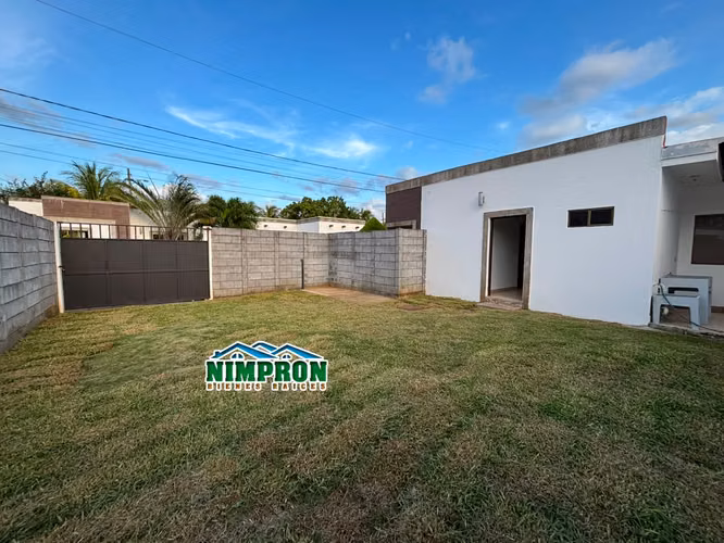 Se vende casa en Zona Residencial con  doble terreno en Veracruz