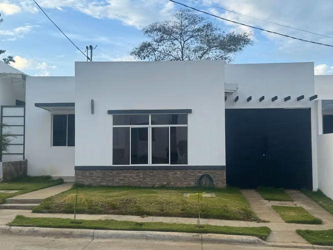 House in Renta Calzada del Bosque