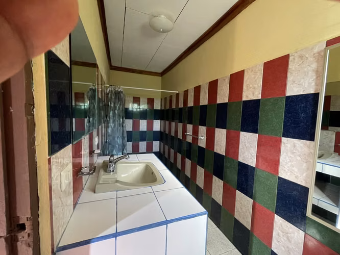 EC-Propiedad Comercial con Restaurante, Bar, Piscina y Habitaciones en Venta – San Jorge, Rivas