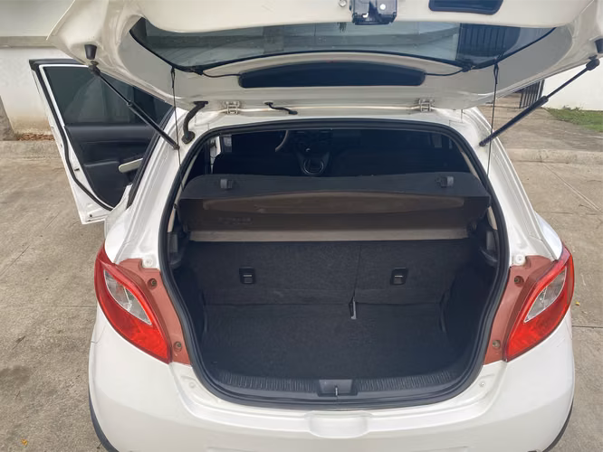 Mazda 2 Hatchback 2011 | Únicas dueñas | Excelente estado mecánico | Muy económico