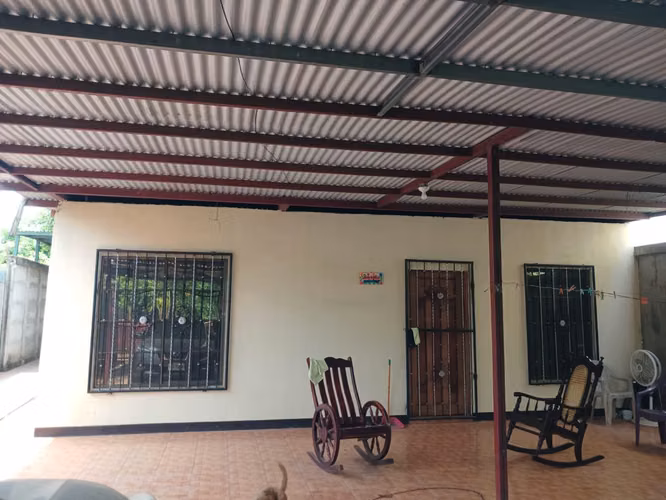 AJ-Vendo casa en sector mercado Mayoreo