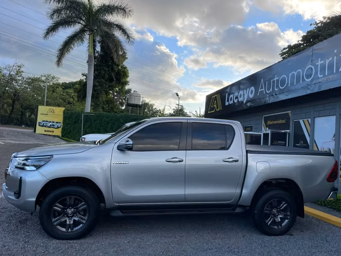 TOYOTA HILUX 2023 AUTOMÁTICA SRV AUTOMATICA 4X4