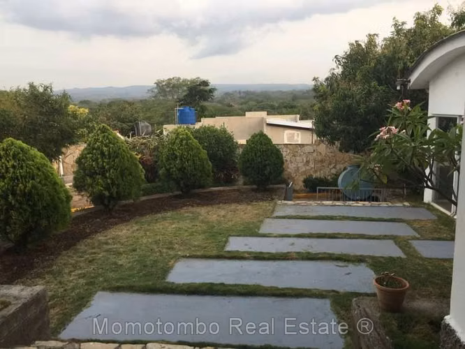 Moderna Casa Colonial en Venta – Carretera Sur