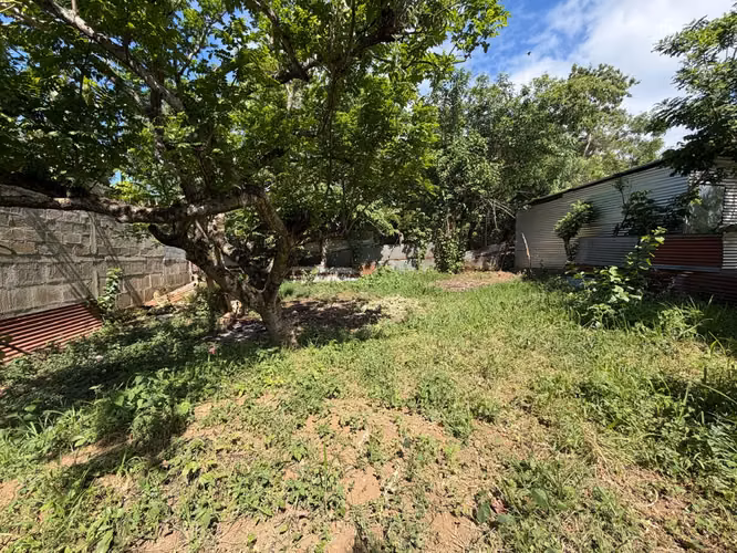 Se vende terreno en la Garza, carretera masaya- Granada. a 200 metros de la carretera.