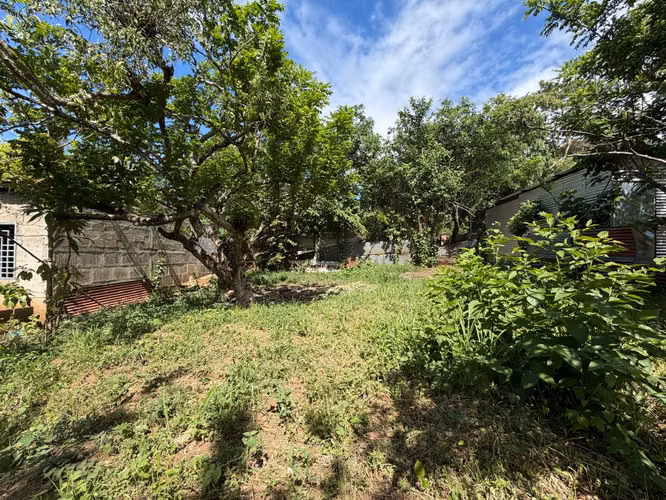 Se vende terreno en la Garza, carretera masaya- Granada. a 200 metros de la carretera.