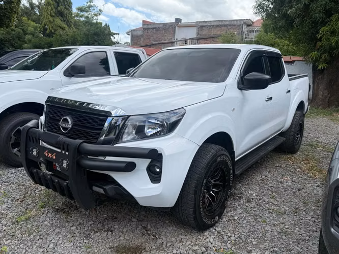 NISSAN NP300 FRONTIER SE AÑO 2024