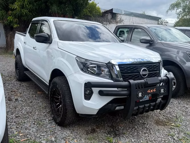 NISSAN NP300 FRONTIER SE AÑO 2024