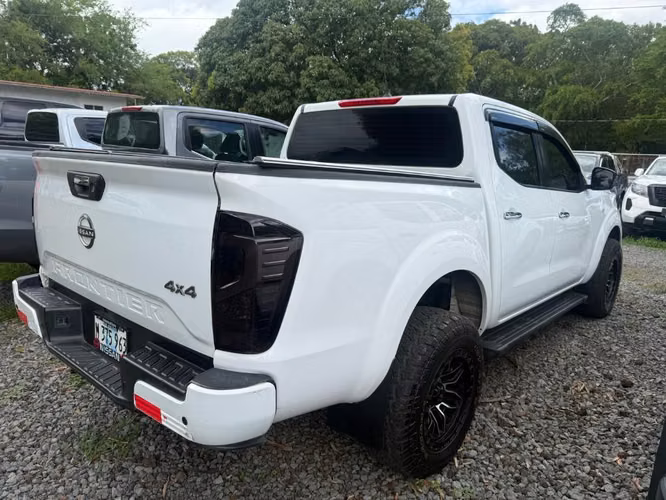 NISSAN NP300 FRONTIER SE AÑO 2024