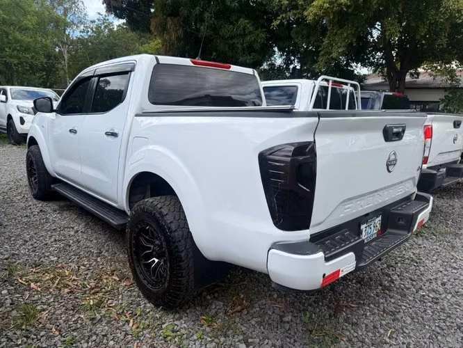 NISSAN NP300 FRONTIER SE AÑO 2024
