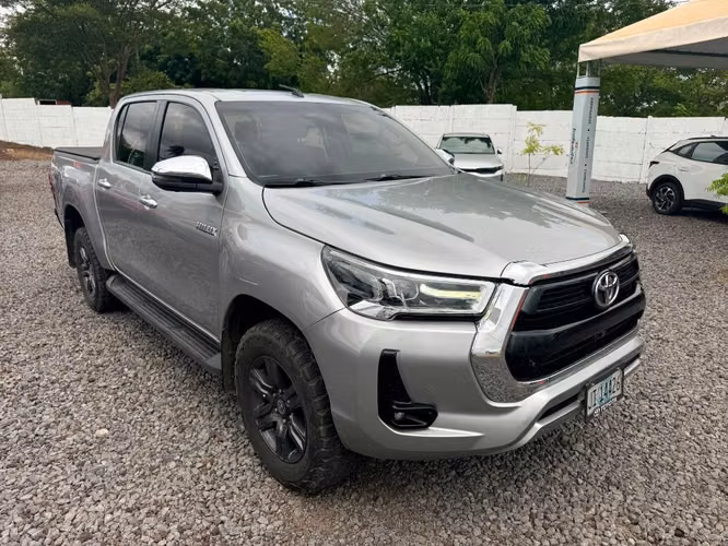 Toyota Hilux SRV - Full