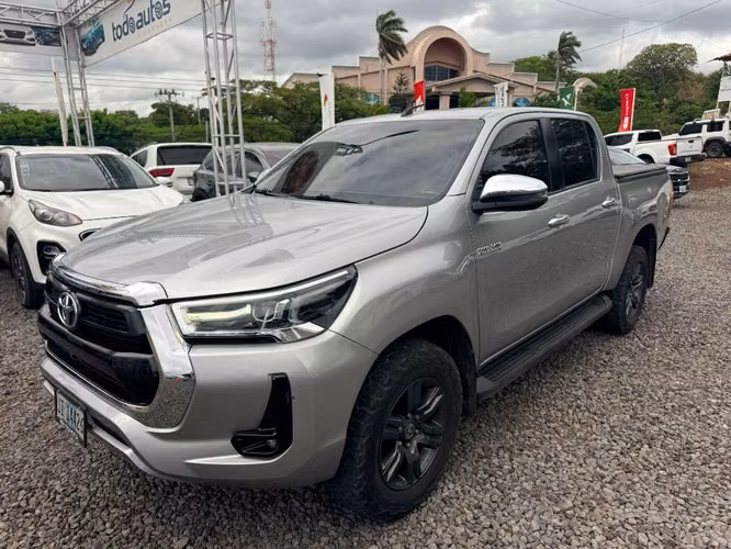 Toyota Hilux SRV - Full