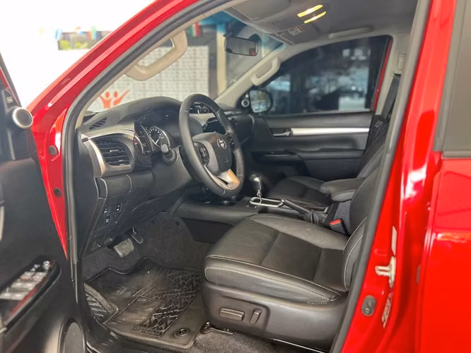 TOYOTA HILUX SRV