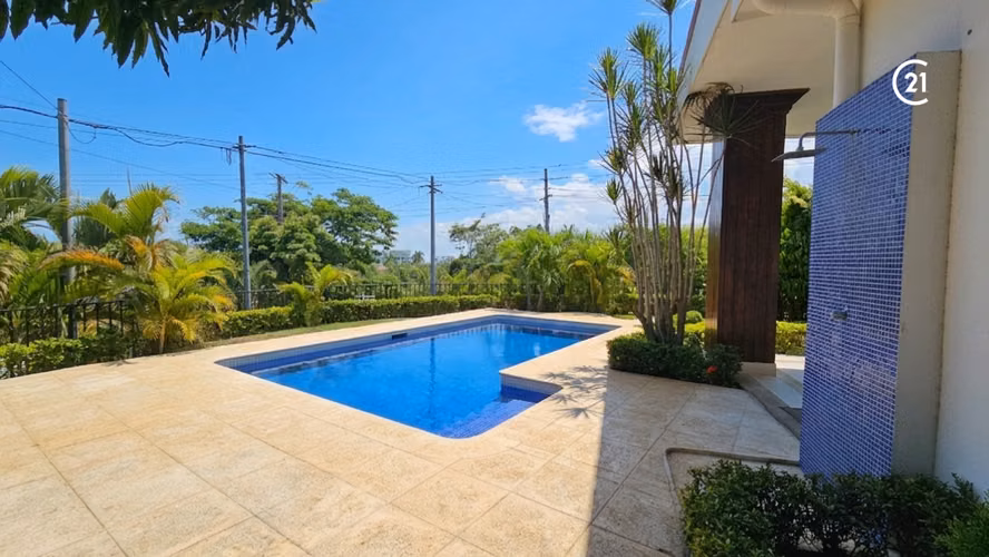 Casa con ubicación privilegiada en Santo Domingo - Imagen 2