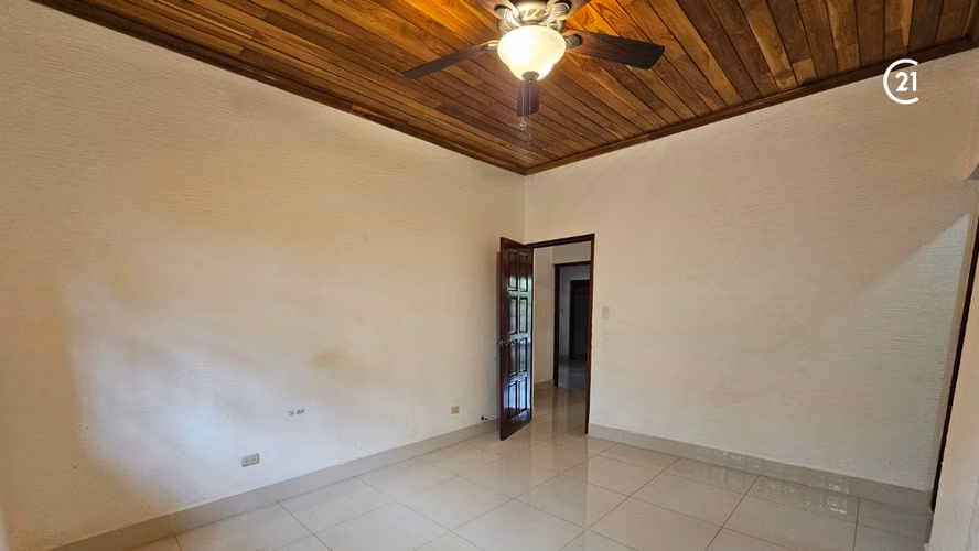 Casa con ubicación privilegiada en Santo Domingo - Imagen 14